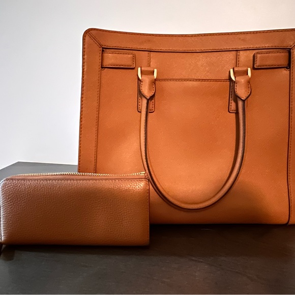 Michael Kors purse and wallet - Picture 3 of 6